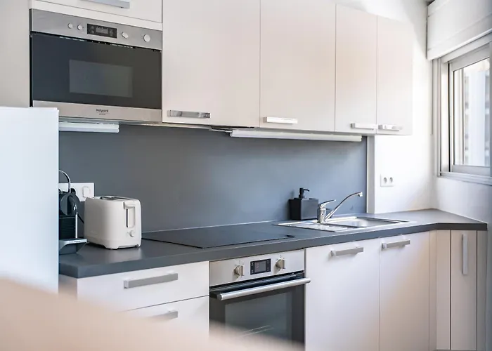 2 Pieces - Centre-ville - Grand Lit Double *