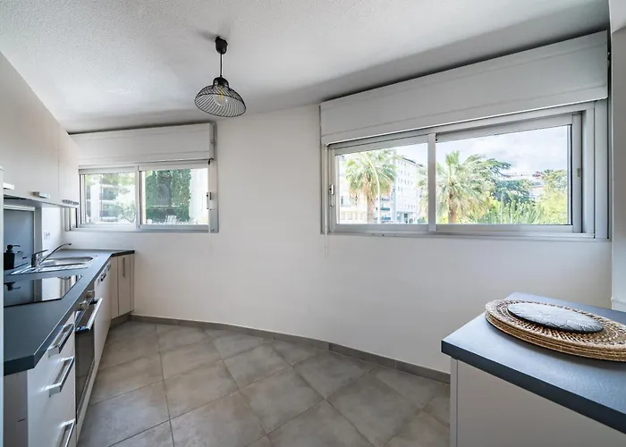 2 Pieces - Centre-ville - Grand Lit Double *